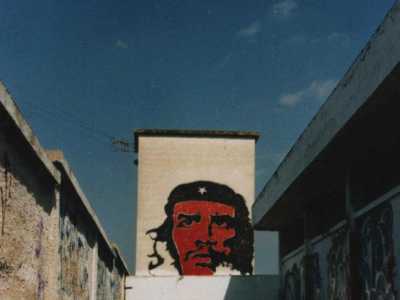 Coppolarossa, immagine del volto di Che Guevara sull'immobile occupato